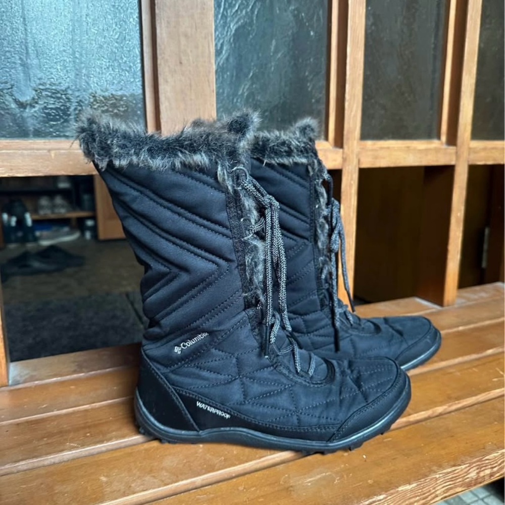 Columbia Women's Black Quilted Winter Boots